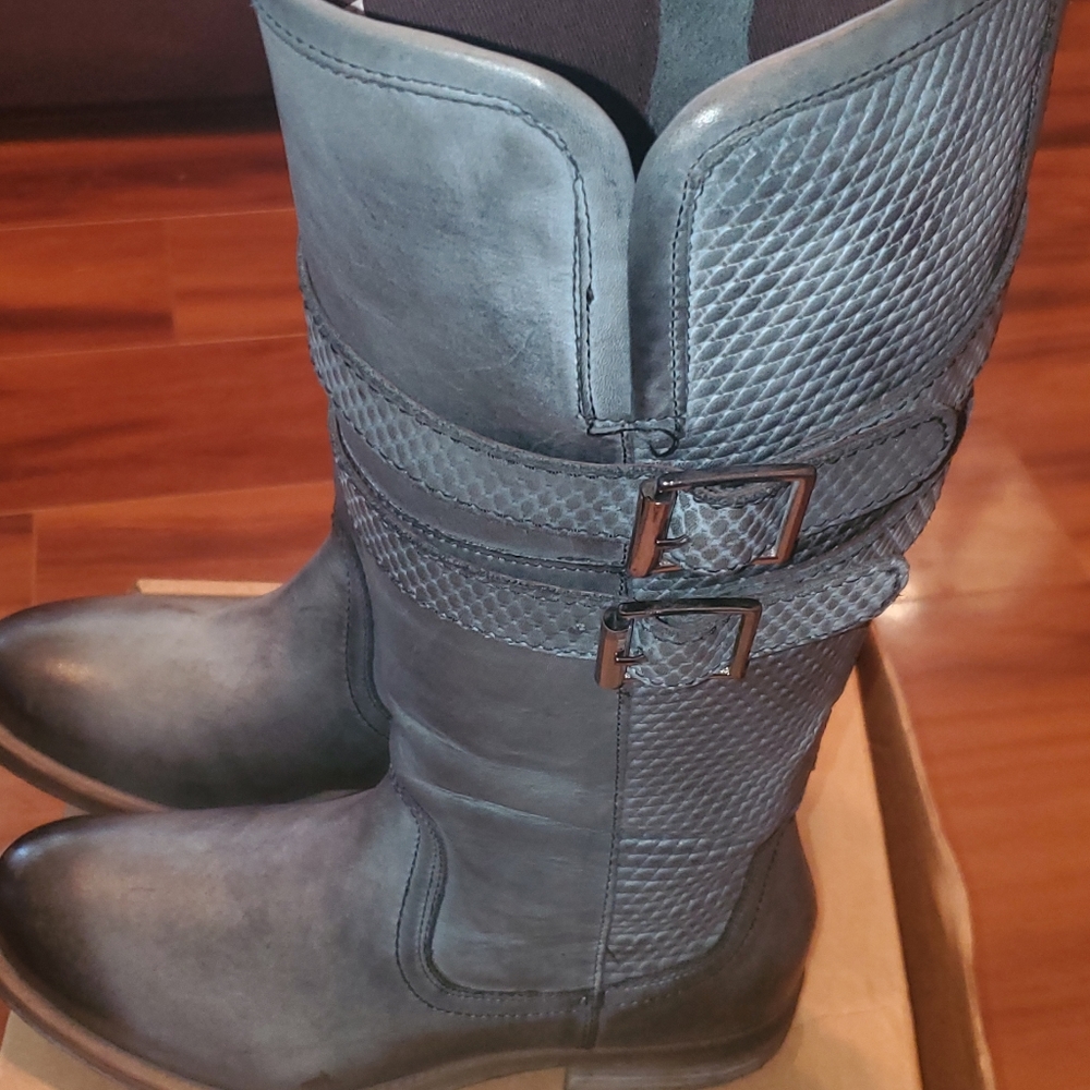 Roan date boots new 7.5